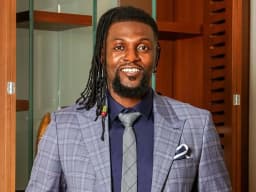 Emmanuel Adebayor répond cash aux critiquesÂ : « Je ne compte pas être sélectionneur des Eperviers »