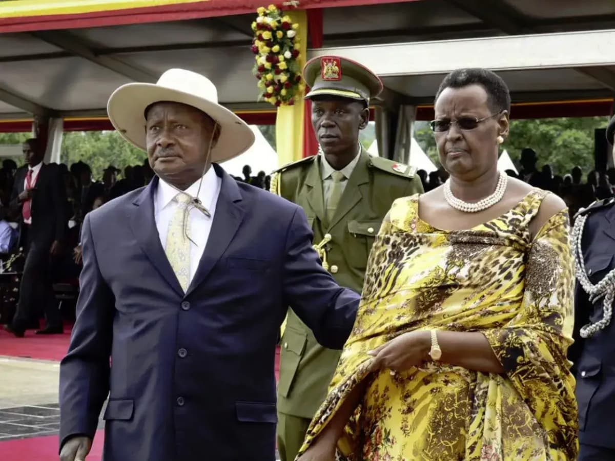 Ouganda : le président Museveni et son épouse s’excusent publiquement pour leurs 38 ans au pouvoir
