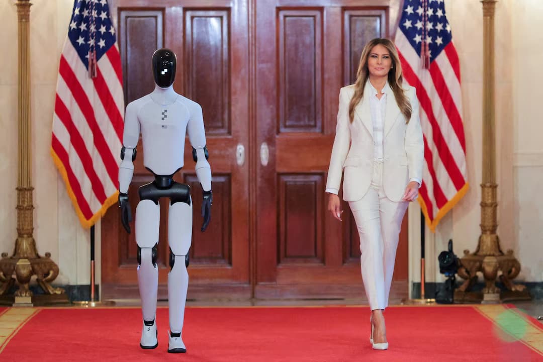 Melania Trump accompagnée d’un robot humanoïde à la Maison Blanche