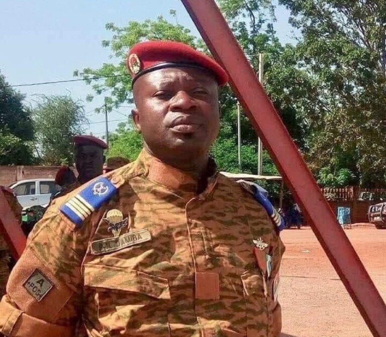 Burkina Faso: l’ancien président de la transition et plusieurs militaires radiés de l’armée