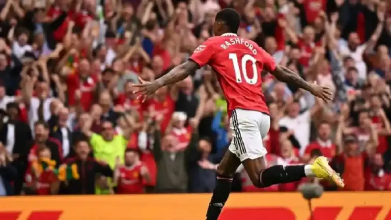 Marcus Rashford qui cÃ©lÃ¨bre son doublÃ© contre Arsenal, lors de la sixieme journÃ©e de Premier League saison 2022-2023