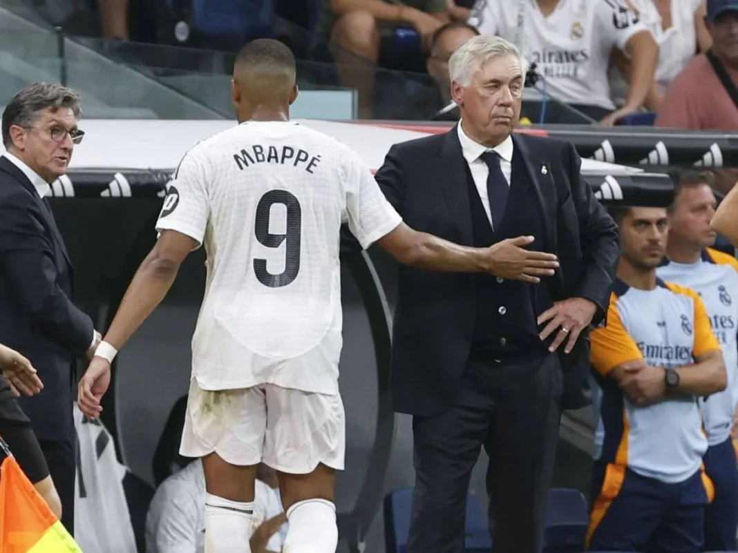 Kylian MbappÃ© et Carlo Ancelotti lors d'un match en Liga