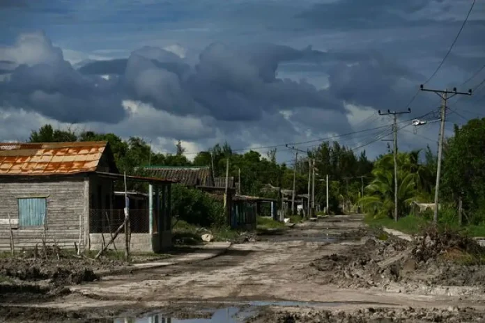 Guanimar (Cuba), mardi. Cette rue a Ã©tÃ© Ã©vacuÃ©e Ã  l'approche de Rafael. AFP_Yamil Lage AFP or licensors