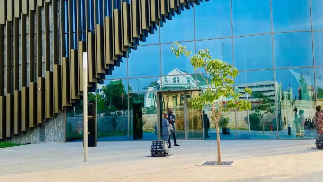 deux salles de cinÃ©ma haut de gamme au sein du Pavillon du Sofitel Cotonou Marina Hotel & Spa