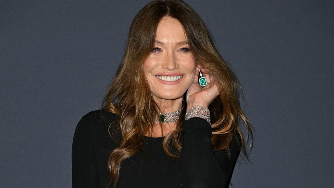 Carla Bruni annonce avoir terminé son traitement contre le cancer du sein