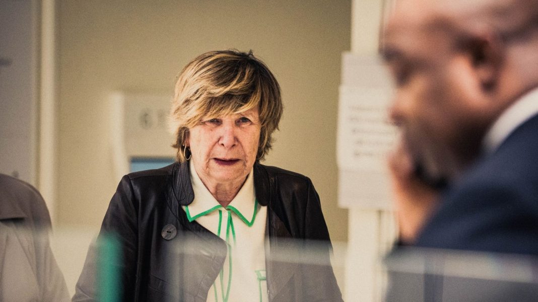 La papesse de la presse people Mimi Marchand condamnée à 18 mois de prison avec sursis pour avoir fait chanter Karine Le Marchand