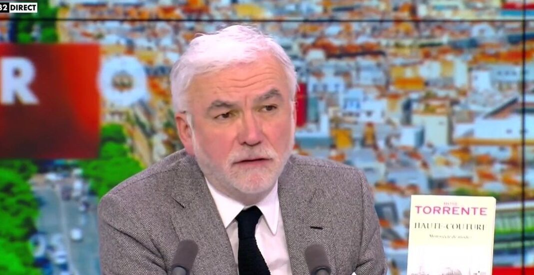 "Je pense aux victimes", Pascal Praud soutient Sonia Mabrouk et dénonce à son tour le maintien de Jean-Marc Morandini sur CNEWS