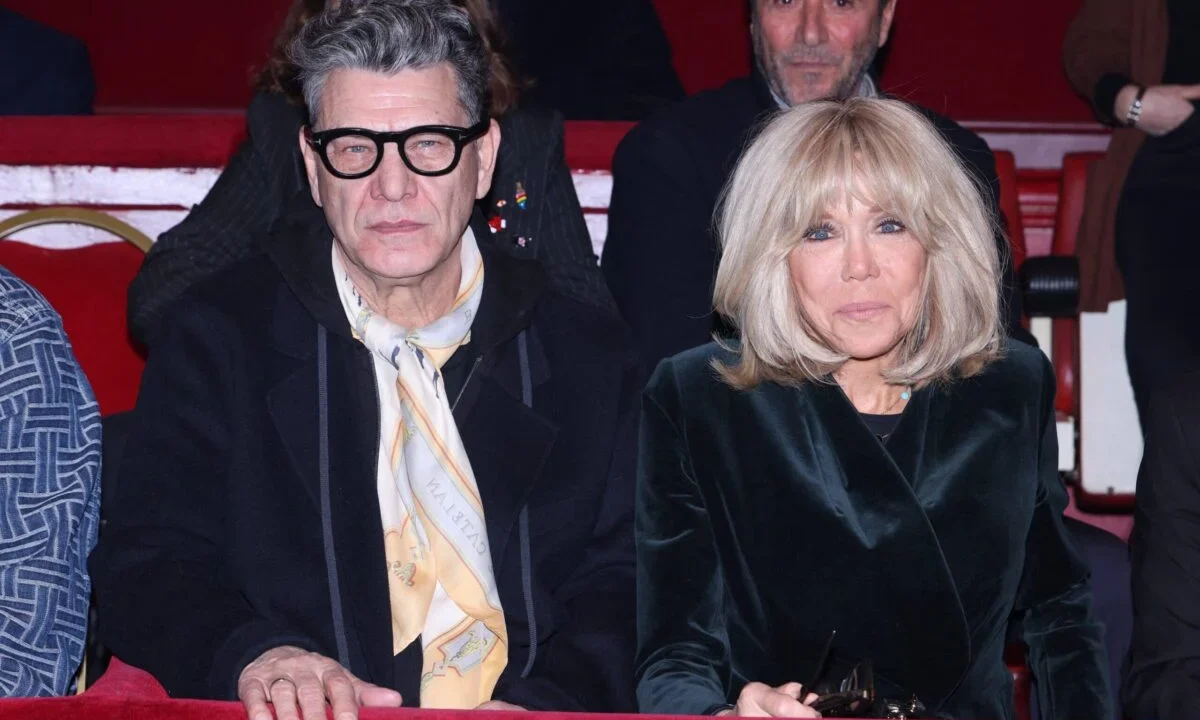 Marc Lavoine aux côtés de Brigitte Macron au défilé de la Fashion Week