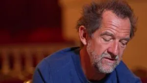 "J’ai l’esprit qui fonctionne au deuxième, au troisième degré", confie Stéphane De Groodt, qui publie un livre sur sa vie "En souvenir de ma mémoire"