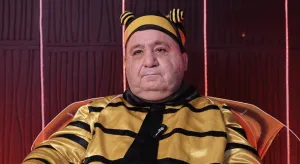 Bébert le frelon fait une révélation sur Emmanuel Macron