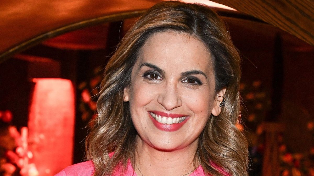 Sonia Mabrouk sublime à 45 ans avec un carré wavy qui la rajeunit