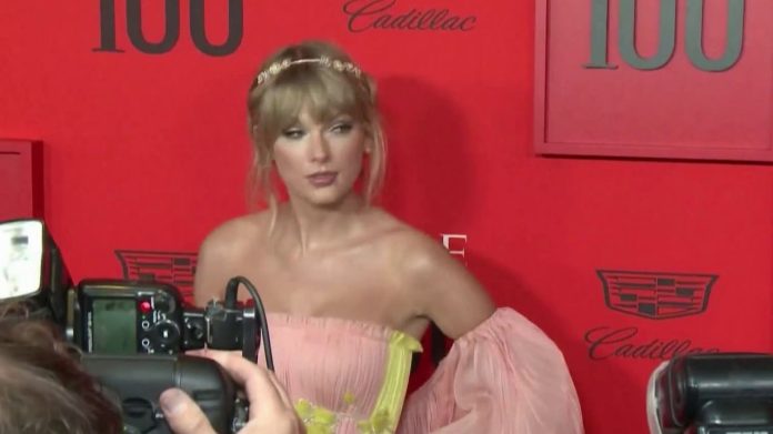 la chanteuse américaine sort un nouvel album, entre confidences et règlements de comptes