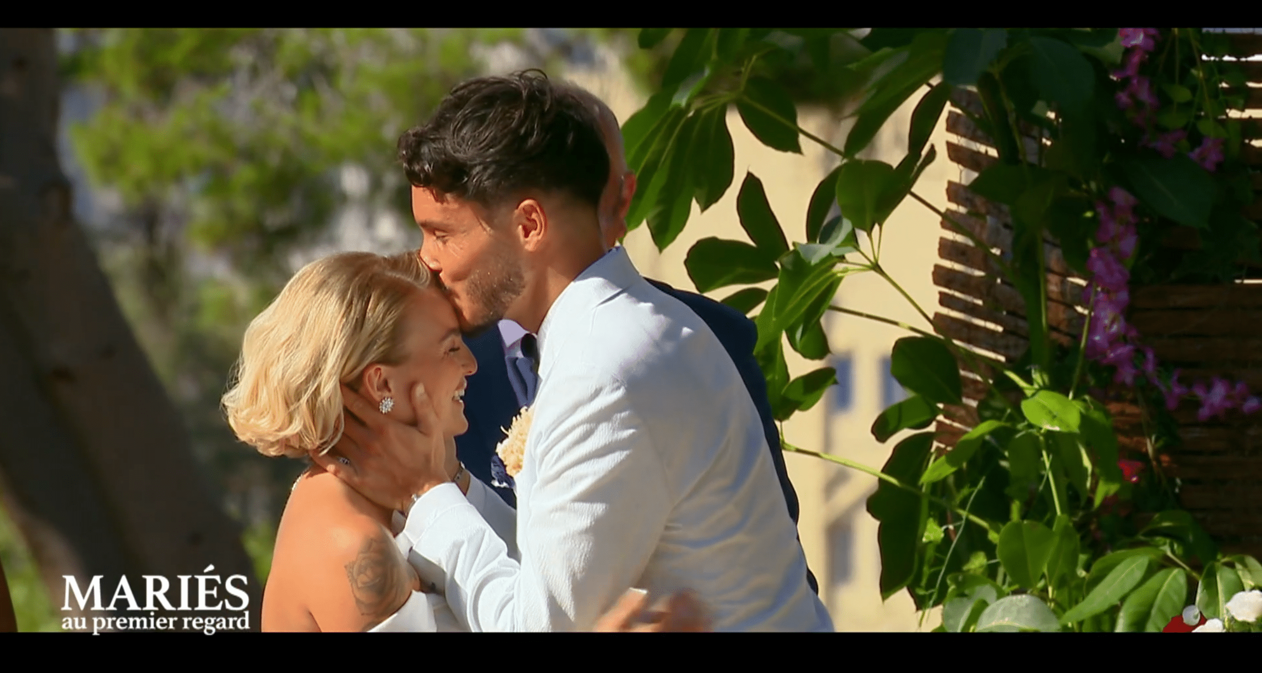 Julie: Mathieu déclare « très envie de faire l&rsquo;amour avec elle » dans Mariés au premier regard