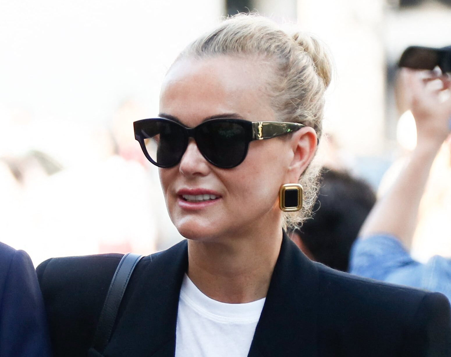 Laeticia Hallyday touchée en plein cœur par « Un trou dans la poitrine », l&rsquo;histoire d&rsquo;amour vire au drame