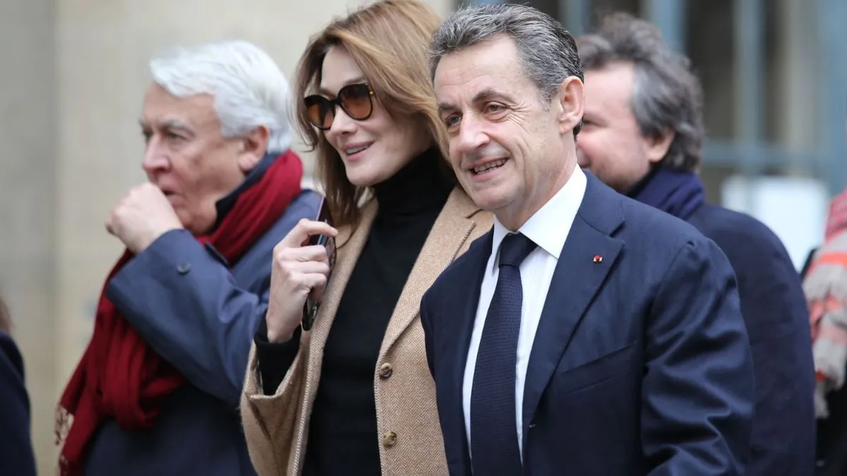 Carla Bruni en parenthèse « dolce vita » au Cap Nègre avec sa famille