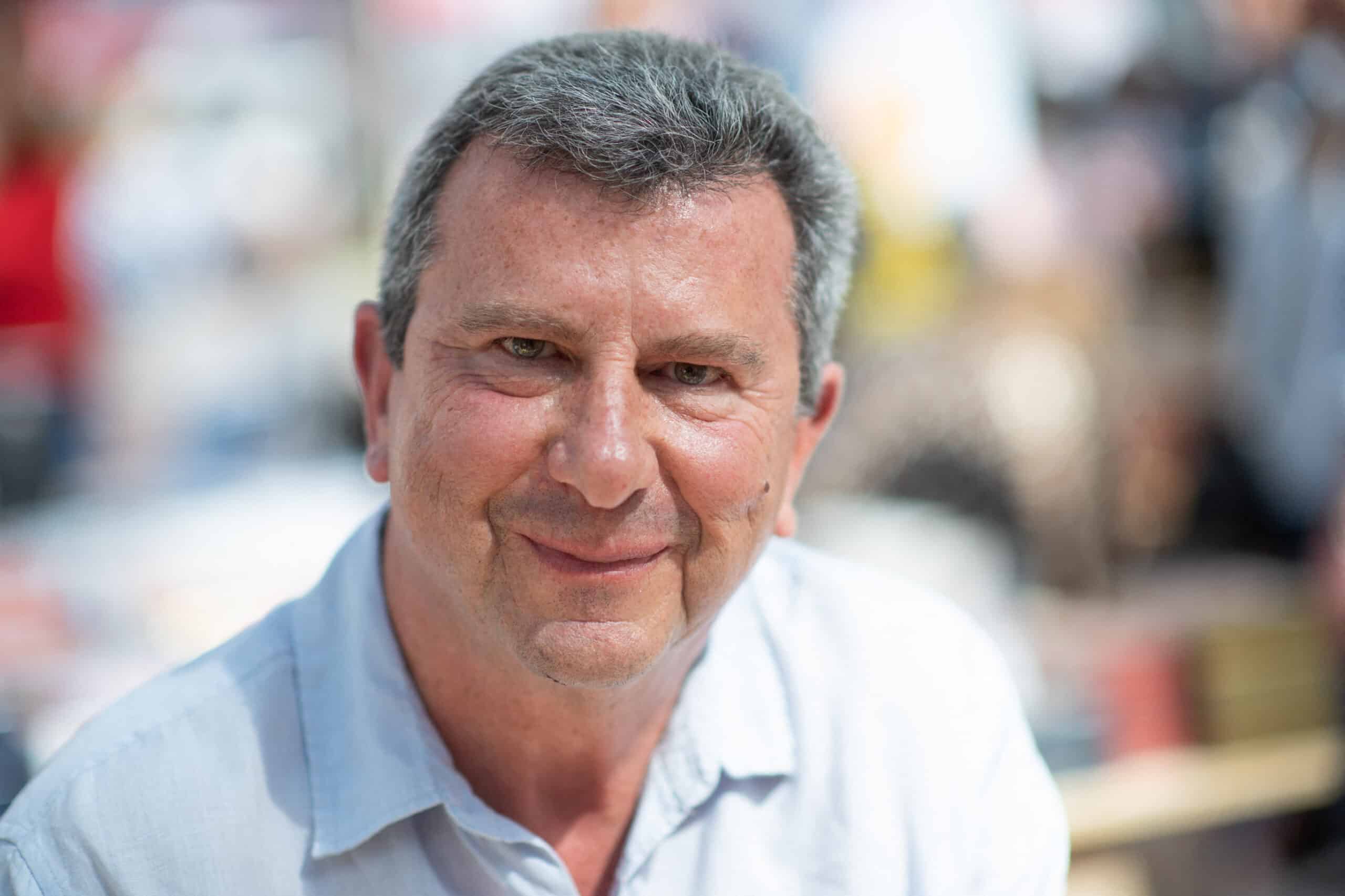 Pascal Bataille, 66 ans, annonce l’arrivée d’un bébé