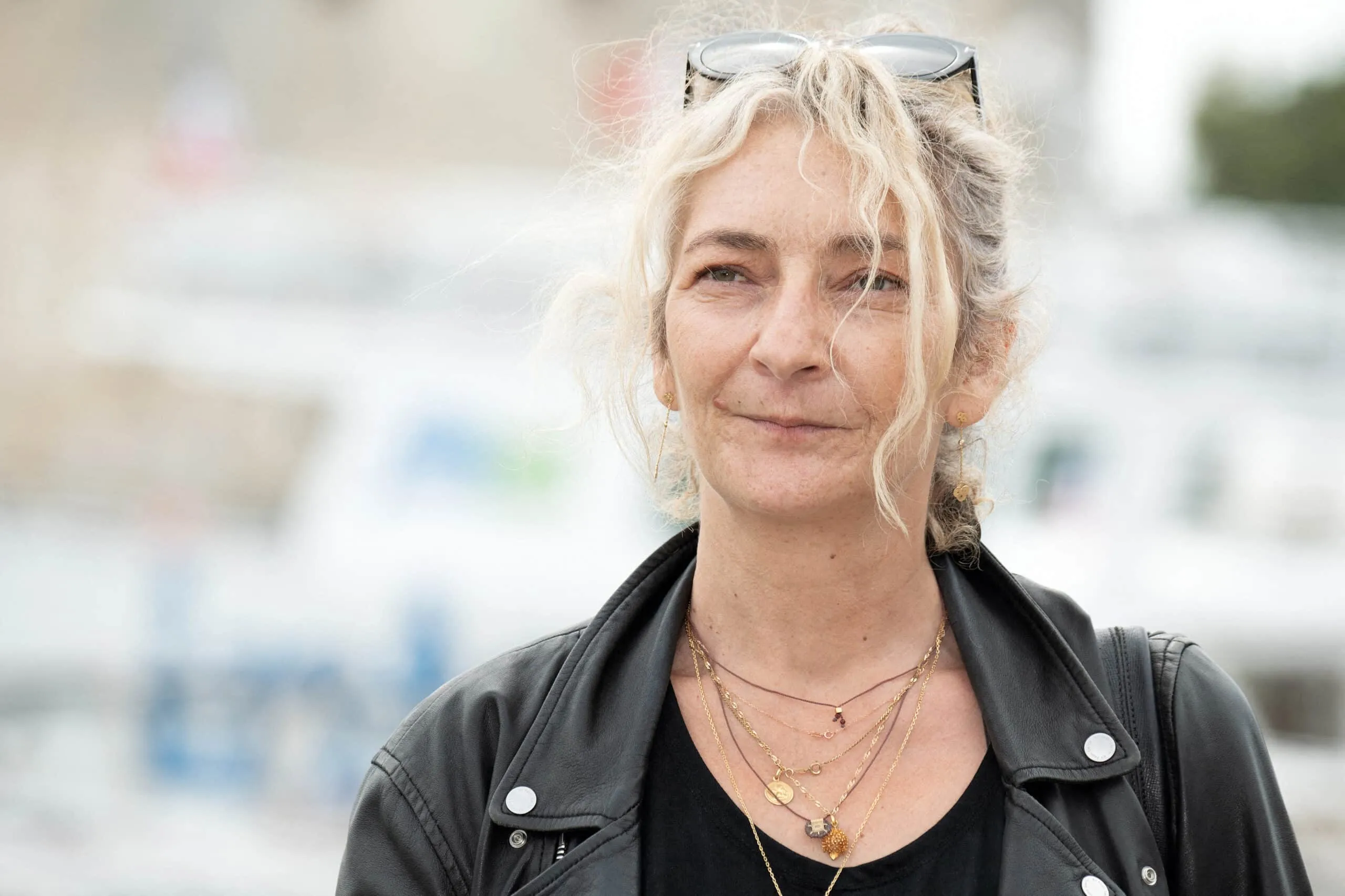 Corinne Masiero : communiste mais propriétaire, elle habite une "maison communautaire"