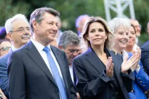 Christian Estrosi et Laura Tenoudji en pause pour un week-end à la montagne