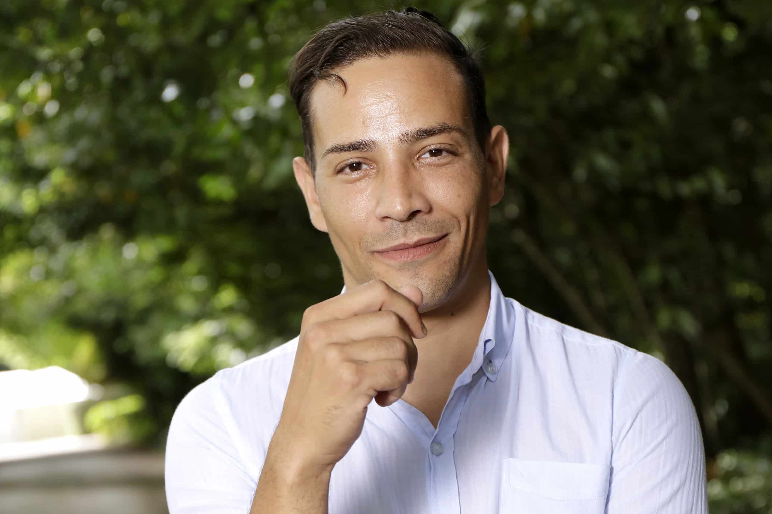 Steevy Boulay dément être en couple avec Laurent Ruquier