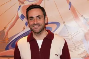 Camille Combal évite le « milieu de la télé » et les soirées du show‑biz