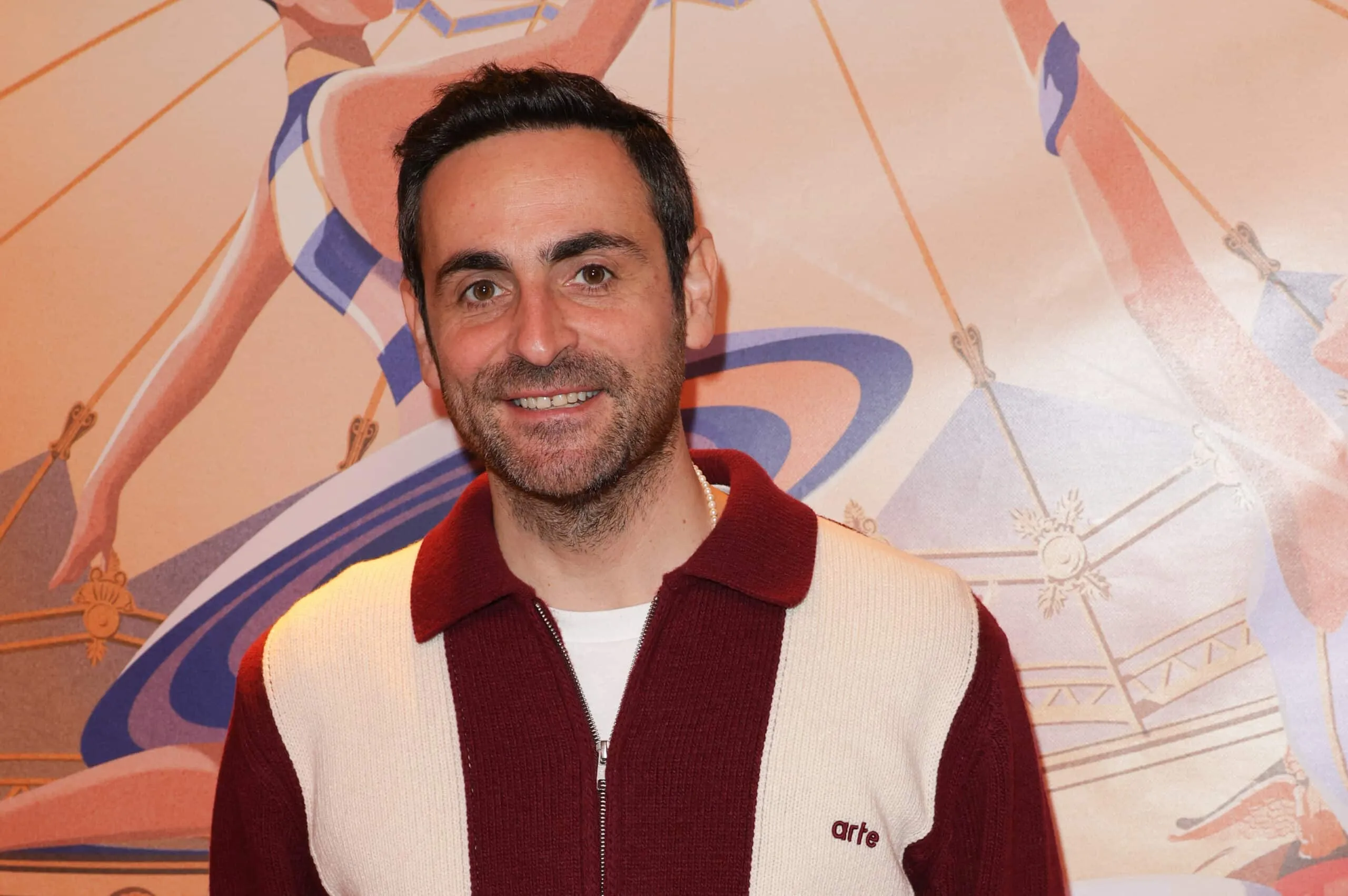 Camille Combal évite le « milieu de la télé » et les soirées du show‑biz