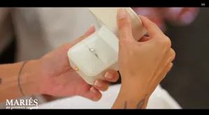 Mathieu et Julie (Mariés au premier regard) : leur bague de fiançailles identifiée à 29 et 35 euros
