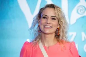 Élodie Gossuin revient dans Miss à nu sur une relation toxique pendant son règne