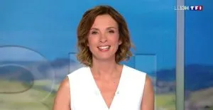 Isabelle Ithurburu ovationnée par les fans français de rugby après la victoire contre le Pays de Galles
