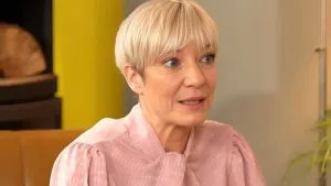 Estelle Dossin profite de vacances en mini-short après Mariés au premier regard