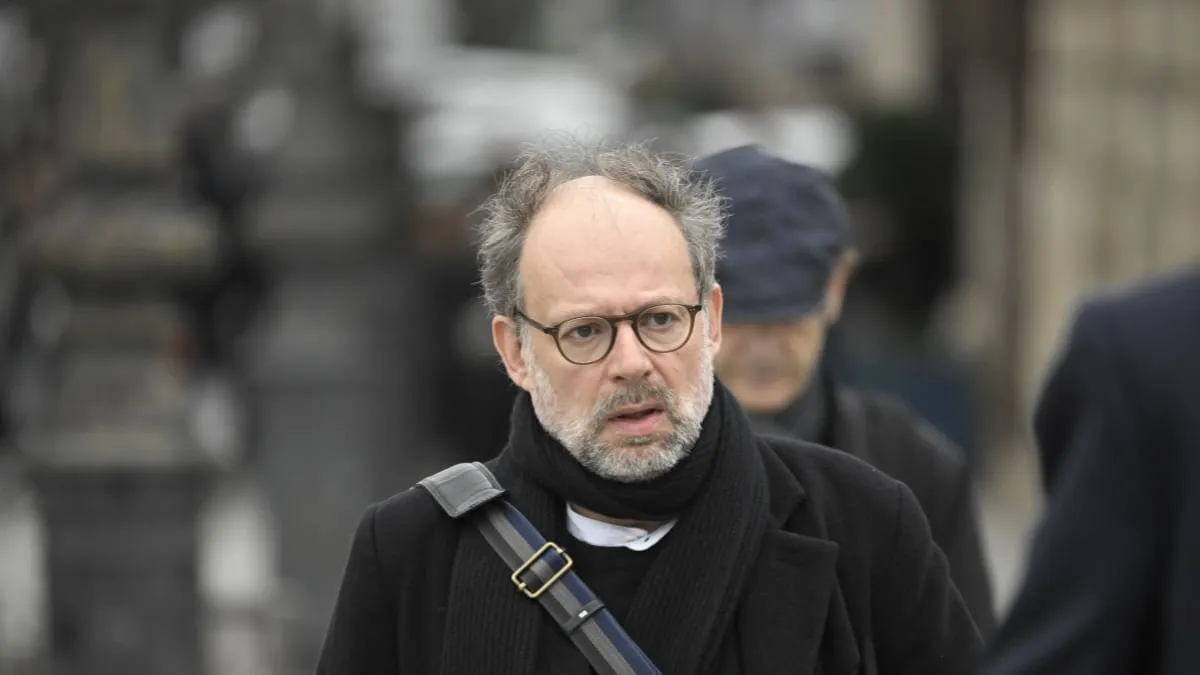 Denis Podalydès gêné par une bourde de Nicolas Sarkozy