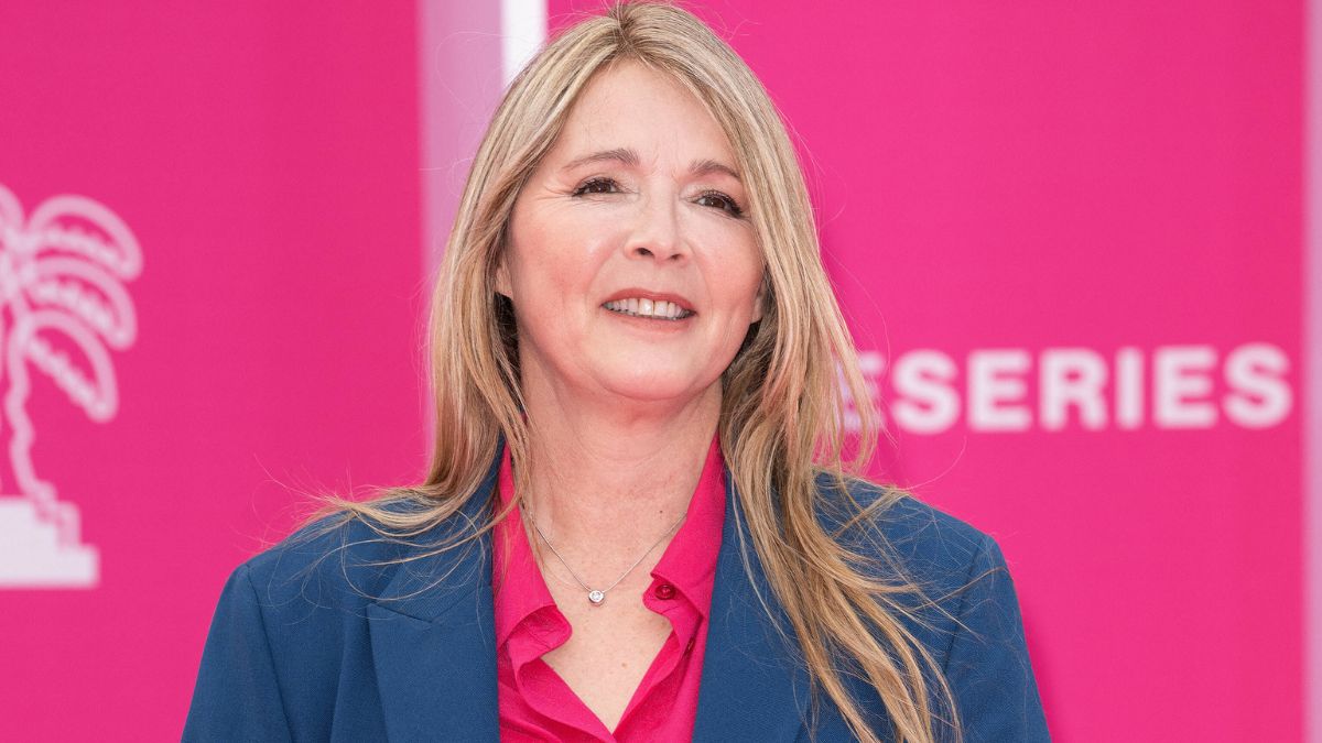 Elsa Esnoult dément la rivalité avec Hélène Rollès : « La réalité n&rsquo;est pas celle-là »