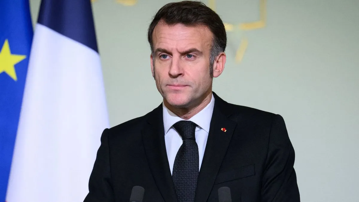 Emmanuel Macron propose une peine d&rsquo;inéligibilité obligatoire pour les élus auteurs de propos racistes et antisémites