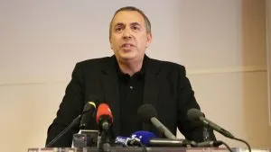 Sonia Mabrouk saluée par Gérald Darmanin pour son courage