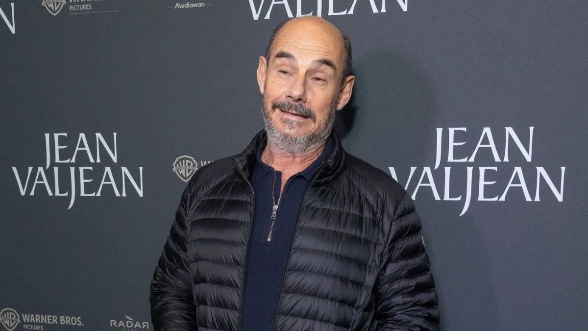 Bernard Campan vide son sac après son sketch avec les Inconnus