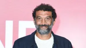 Ramzy Bedia prononce « On la connaît ta Roumaine » lors d&rsquo;un épisode avec Bigflo