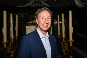 Stéphane Bern raconte que sa mère lui a dit « Je préfère te savoir mort qu&rsquo;homosexuel »