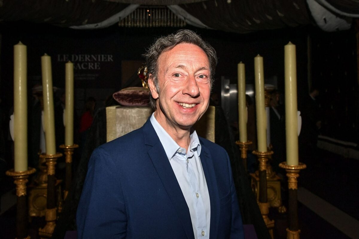 Stéphane Bern raconte que sa mère lui a dit « Je préfère te savoir mort qu&rsquo;homosexuel »
