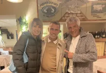 Nagui et Mélanie Page : l’amour comme au premier jour dans un restaurant de stars à Antibes, l’animateur suit sa belle partout en France