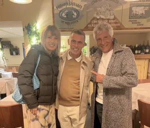 Nagui et Mélanie Page : l’amour comme au premier jour dans un restaurant de stars à Antibes, l’animateur suit sa belle partout en France