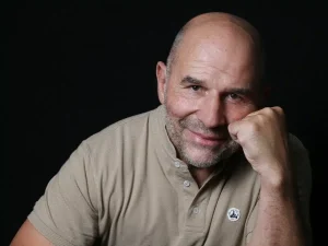 Des couilles molles et du botox dans le cerveau - Vincent Moscato, bloqué à Dubaï avec sa femme, en remet une couche sur les influenceurs