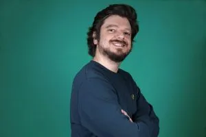 Greg Guillotin de retour sur W9 avec Le Pire Stagiaire, un peu plus d’un an après la fermeture de C8
