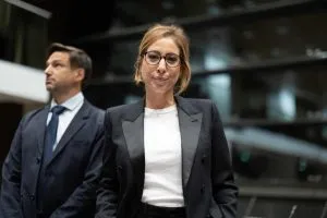 Léa Salamé au JT de 20H visée par la critique «Ce n’est pas normal qu’on ait pensé à elle»