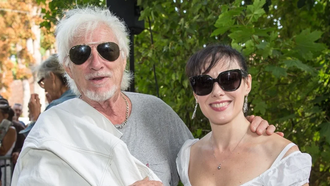 À 96 ans, Hugues Aufray, don juan, sans tabou sur sa vie intime : “Les femmes, c’est…”