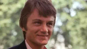 Claude François : son penthouse parisien remis en vente, vue sur la tour Eiffel