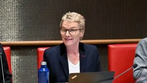 Élise Lucet visée par des accusations de notes de frais XXL et dîners à Dubaï
