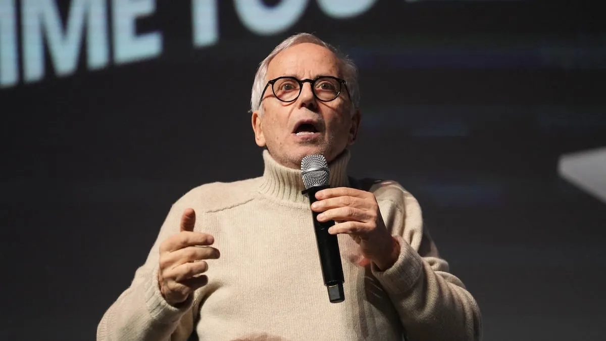 Fabrice Luchini avoue son addiction à « cette cochonnerie » et « je peux passer 45 minutes »