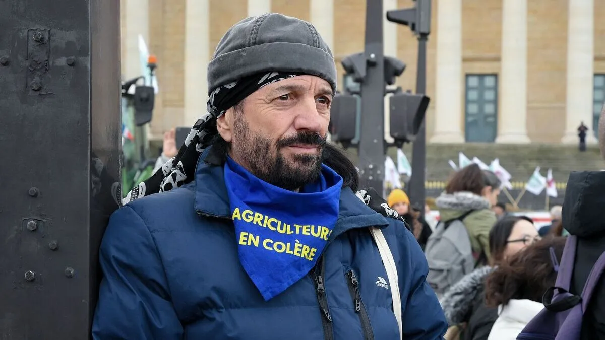 Francis Lalanne fustige l&rsquo;État : &lsquo;Des merdeux payés grassement&rsquo;