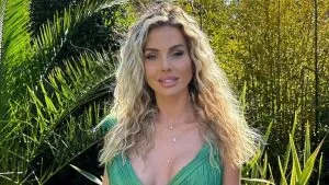 Jessica Thivenin "en plein litige" à Dubaï, paniquée, elle est désespérément "à la recherche d'un avocat"