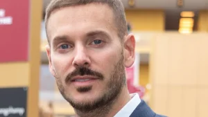 "Il aime ça, ça le dépasse, il s'oublie"