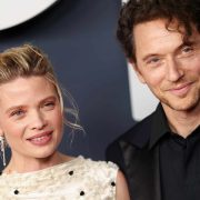 "J’ai été la femme de Raphaël" : Mélanie Thierry, ce qui l’a longtemps fait souffrir dans sa relation avec le chanteur